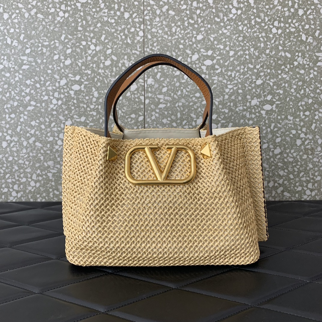 Valentino Garavani Small Shoulder Bag in Natural Synthetic Raffia